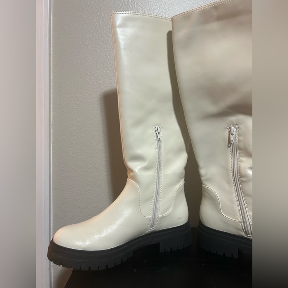 Barely used Just fab Bone color tall black rubber bottom boots- size 8 - Picture 5 of 16